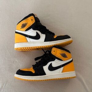 Kids Black and Yellow Jordan 1 highs